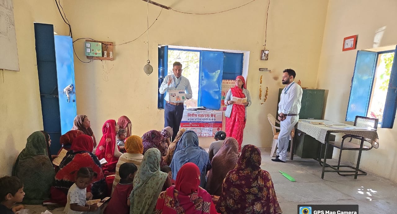 बड़ीसादड़ी - महिलाओ को बताया साइबर फ्रॉड से बचने का तरीका