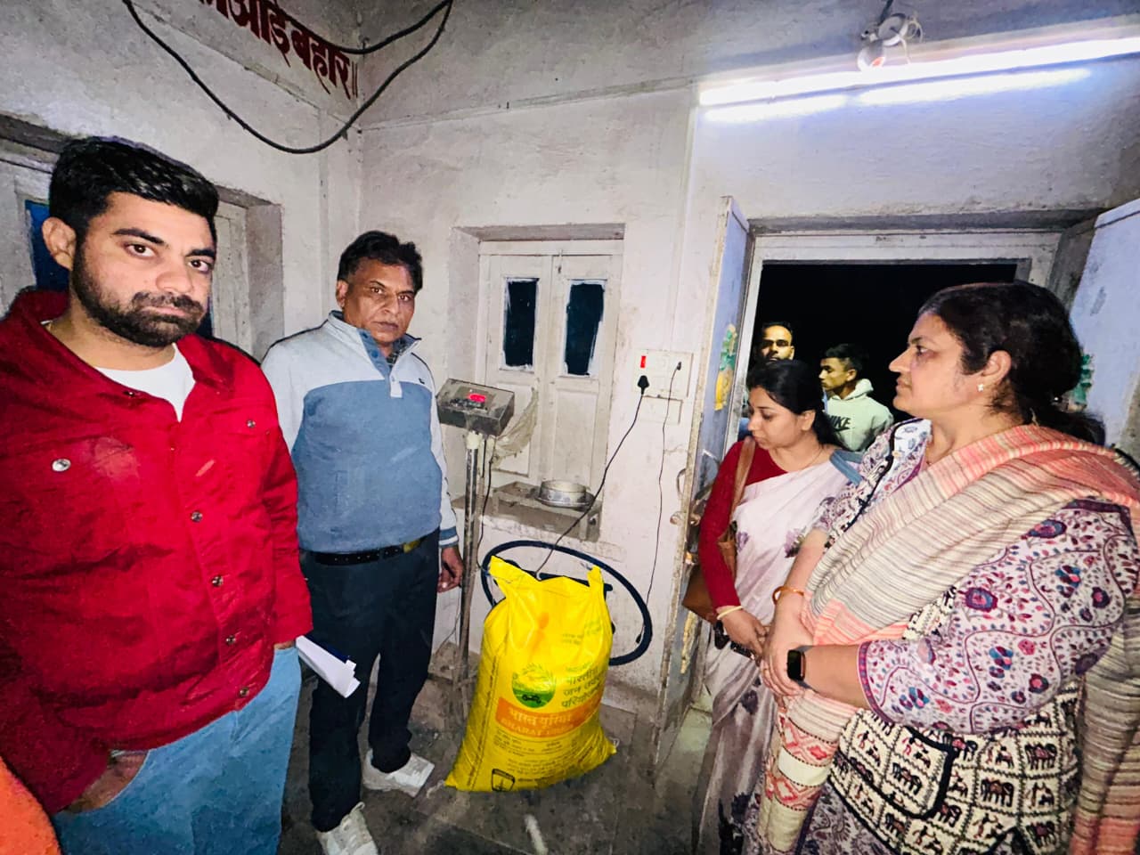 चित्तौड़गढ़ - उर्वरक विक्रेता का लाइसेंस निलंबित, कम वजन पाए जाने पर निर्माता एवं विक्रेता को नोटिस जारी