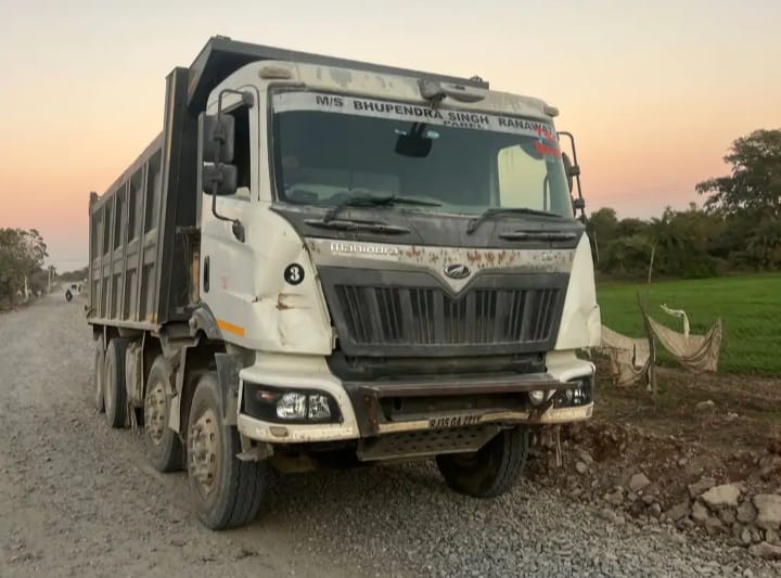 चित्तौड़गढ़ / राशमी - डंपर की चपेट में आने से पिता-पुत्र की मृत्यु, महिला घायल, विवाह समारोह में जा रहे थे