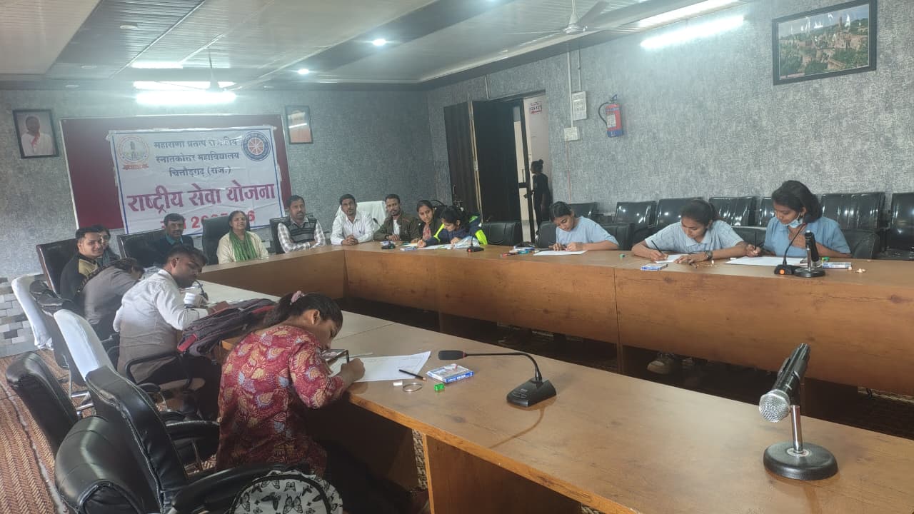 चित्तौड़गढ़ - सड़क सुरक्षा पर पोस्टर प्रतियोगिता का हुआ आयोजन