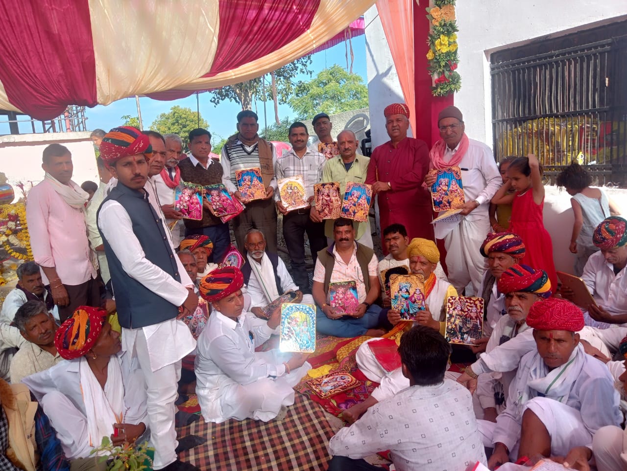 चित्तौड़गढ़  / चिकारड़ा - मंगलवाड़ में ठाकुर जी संग तुलसी विवाह संपन्न