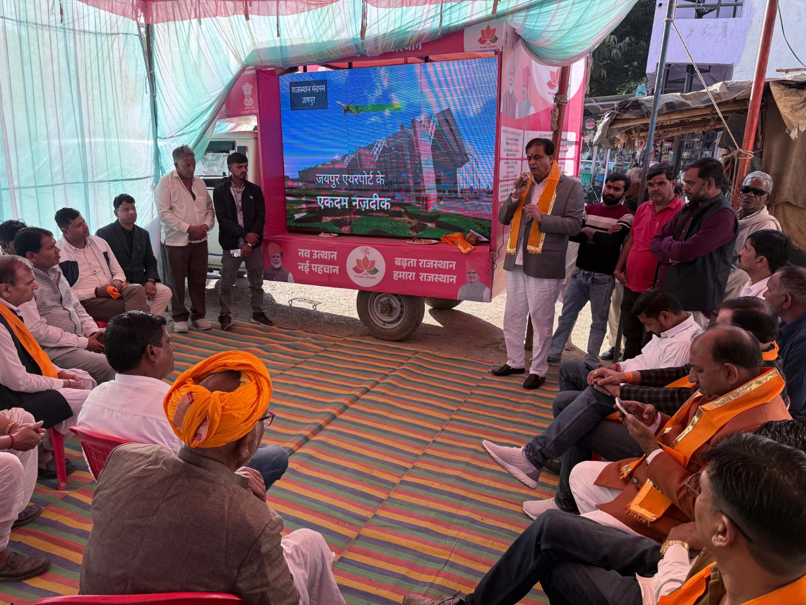 चित्तौड़गढ़  / निंबाहेड़ा - लसडावन में एलईडी मोबाइल वैन जन-जागरूकता अभियान का शुभारंभ, विधायक कृपलानी ने दिखाई हरी झंडी