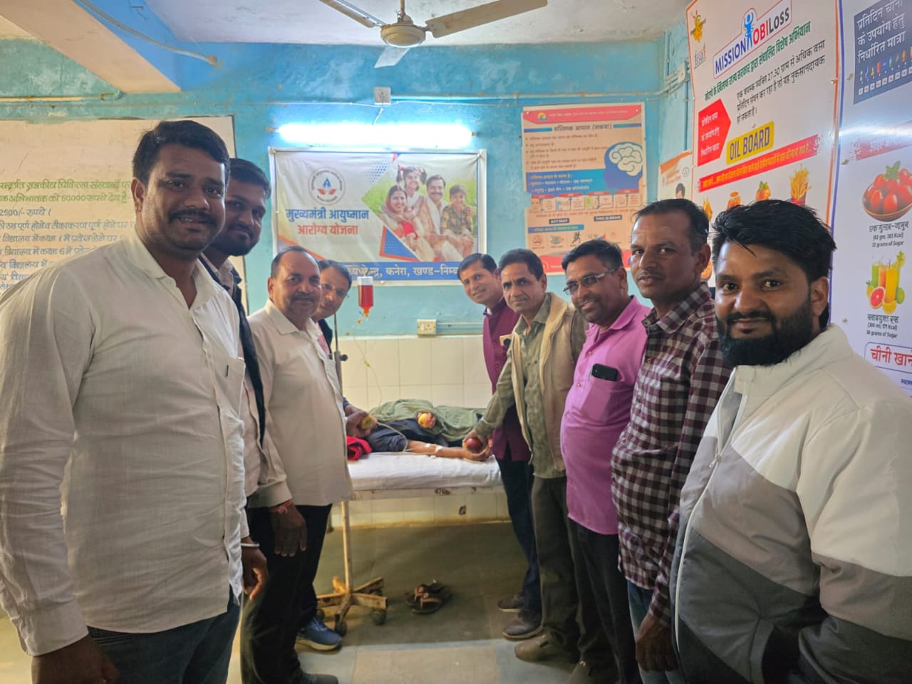 चित्तौड़गढ़ / कनेरा - भाजपा सरकार के दो वर्ष पूर्ण पर मरीजों को किए फल वितरित 