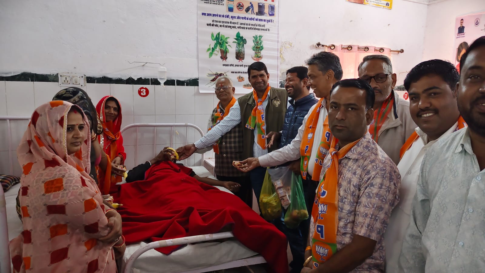 चित्तौड़गढ़ / राशमी - फल वितरित कर मनाया मुख्यमंत्री का जन्मदिन 