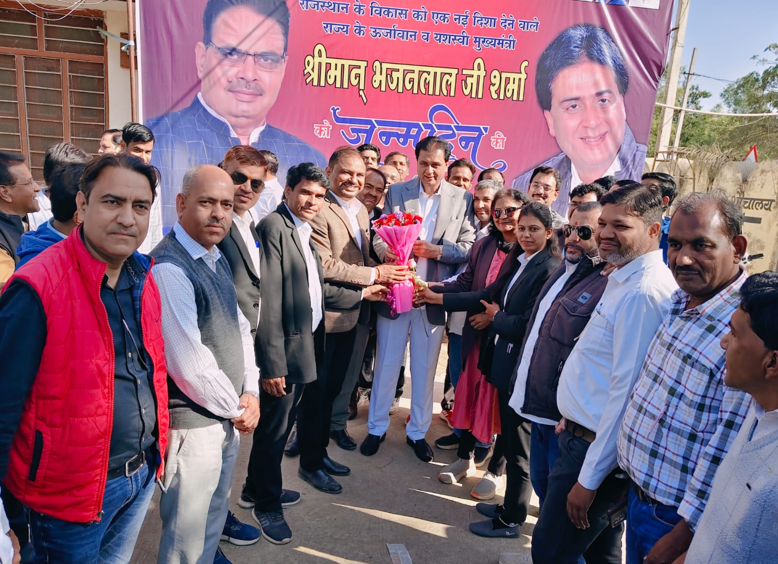 चित्तौड़गढ़ / निंबाहेड़ा -  बार एसोसिएशन अध्यक्ष राणावत ने विधायक कृपलानी से की शिष्टाचार भेंट, किया आभार व्यक्त