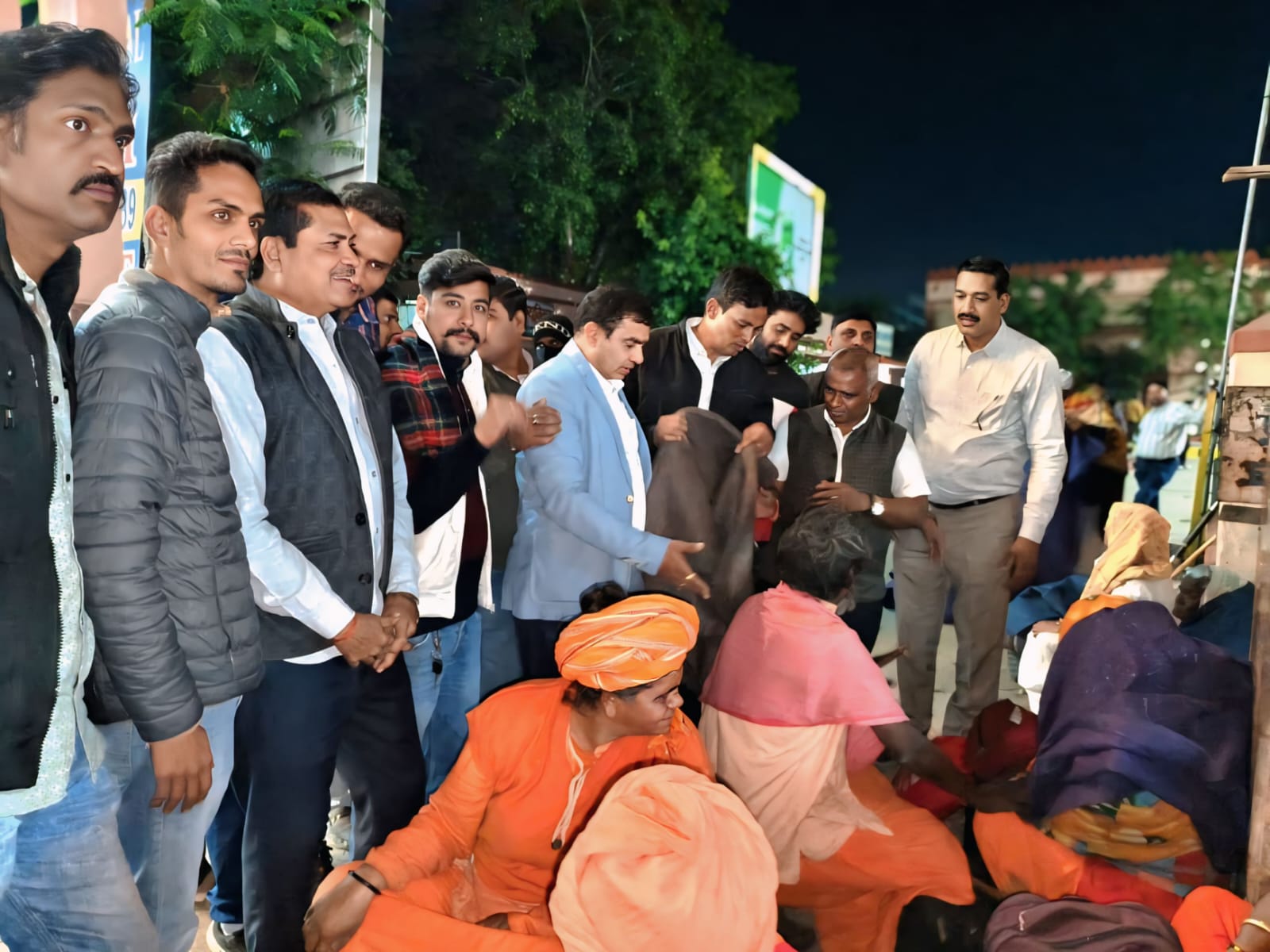 चित्तौड़गढ़ - सहकारिता एवं नागरिक उड्डयन मंत्री गौतम दक के जन्मदिवस की पूर्व संध्या पर सेवा कार्य का आयोजन            