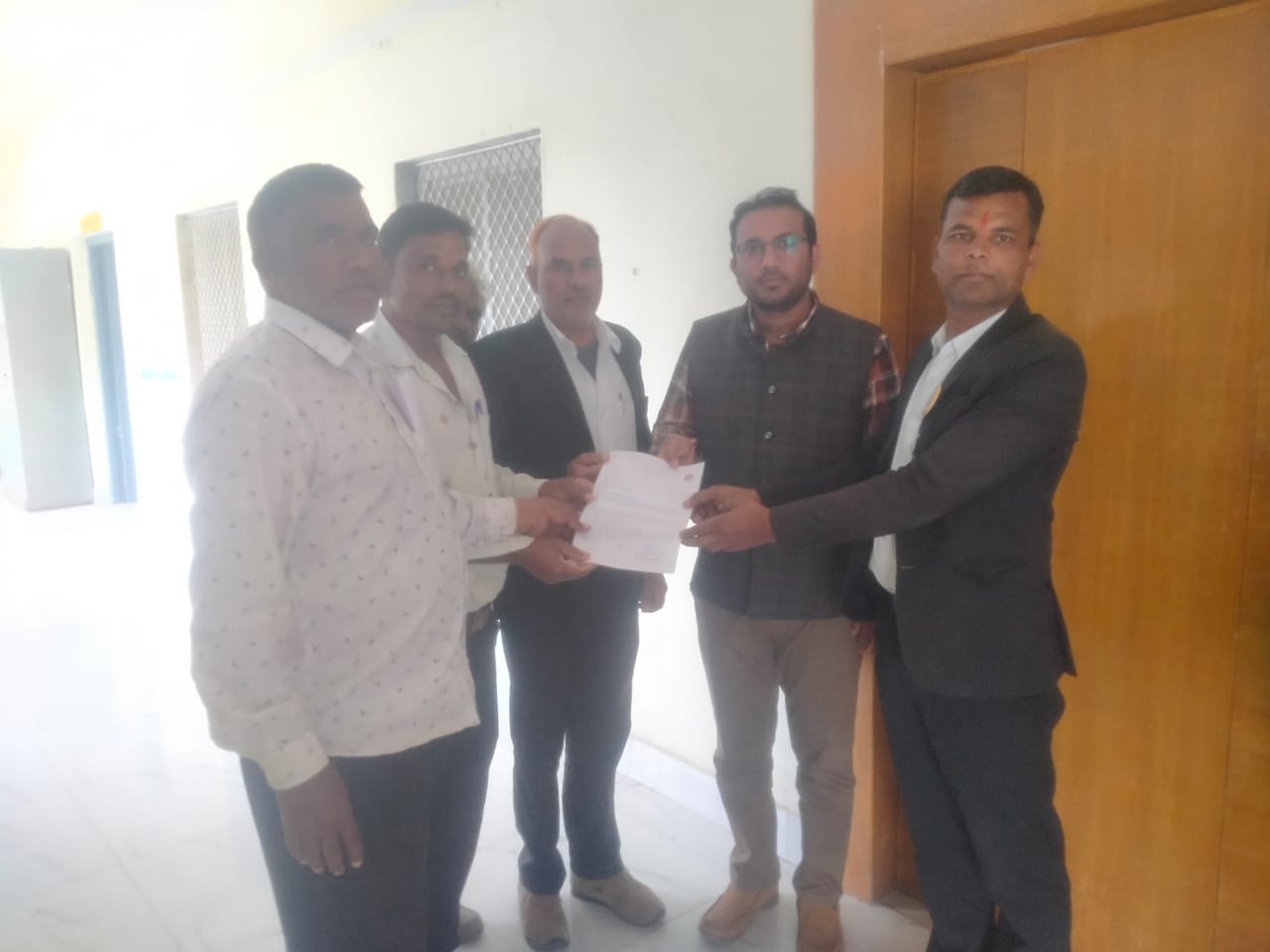 चित्तौड़गढ़ / कपासन - अखिल भारतीय किसान सभा ने मुख्यमंत्री के नाम उपखंड अधिकारी को सोपा ज्ञापन 