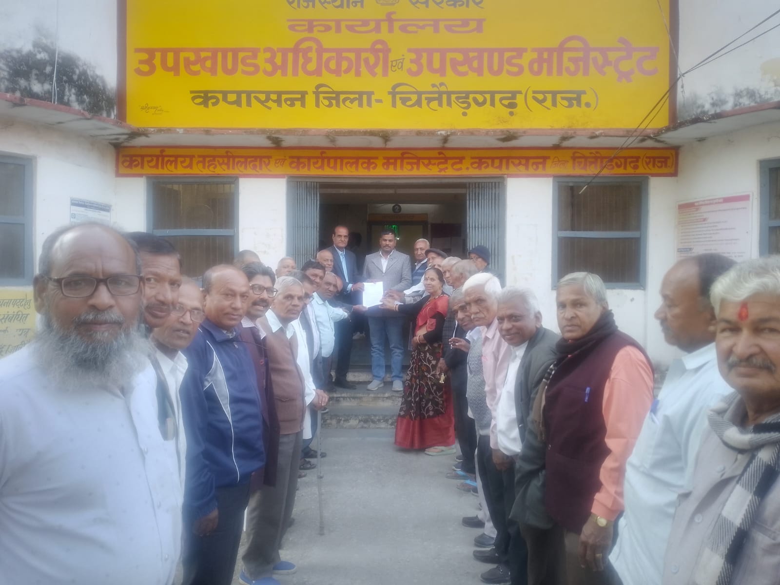 चित्तौड़गढ़ / कपासन - पेंशनर भवन में श्रद्धांजलि अर्पित कर मनाया पेंशनर्स डे