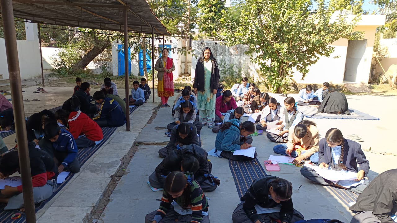 चित्तौड़गढ़ - डगला का खेड़ा विद्यालय में सड़क सुरक्षा को लेकर प्रतियोगिता का हुआ आयोजन