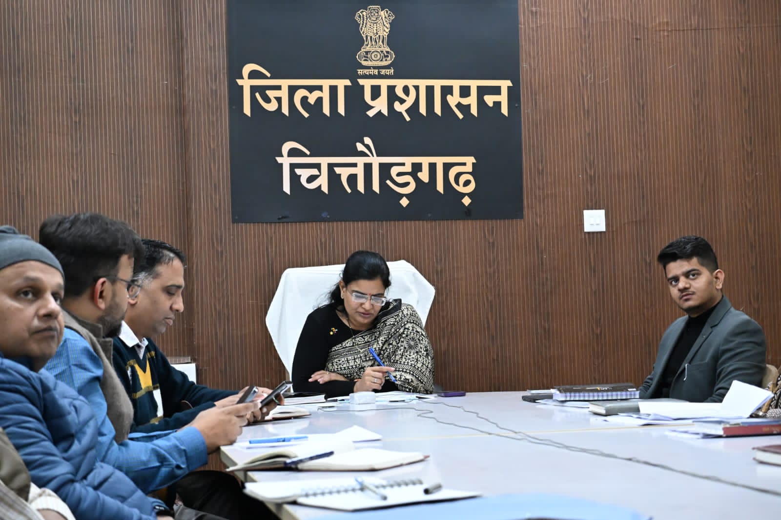 चित्तौड़गढ़ - अतिरिक्त जिला कलक्टर ने सुशासन सप्ताह को लेकर वीसी के माध्यम से अधिकारियों की बैठक ली
