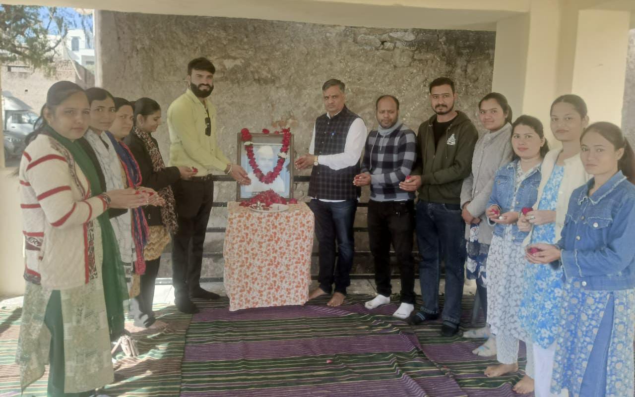 चित्तौड़गढ़  / कपासन - विद्यालय परिवार के सदस्यों ने स्वतंत्रता सेनानी को अर्पित किए श्रद्धा सुमन 