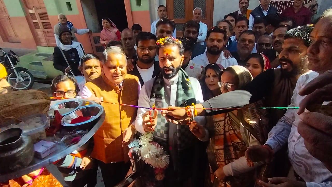 चित्तौड़गढ़ / कपासन - विधायक जीनगर ने चारभुजानाथ और लक्ष्मीनाथ मंदिर के नव निर्मित स्वागत द्वार का किया लोकार्पण