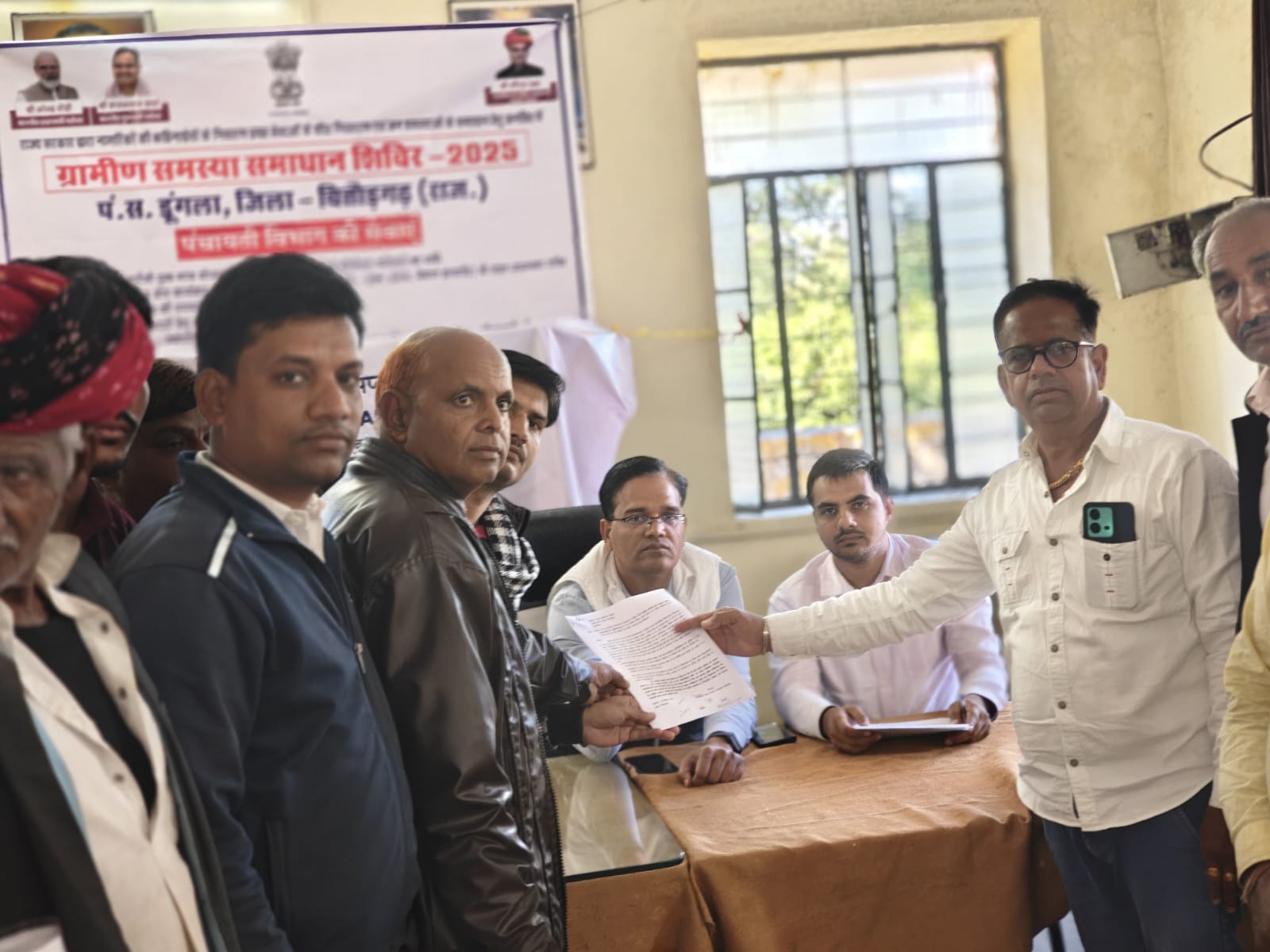 चित्तौड़गढ़ / चिकारड़ा - सुशासन सप्ताह के अंतर्गत चिकारड़ा में हुआ शिविर का आयोजन