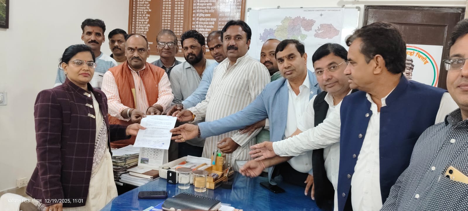 चित्तौड़गढ़ - अरावली बचाओ मुहिम: नई परिभाषा के विरोध में संगम विकास समिति ने सौंपा ज्ञापन