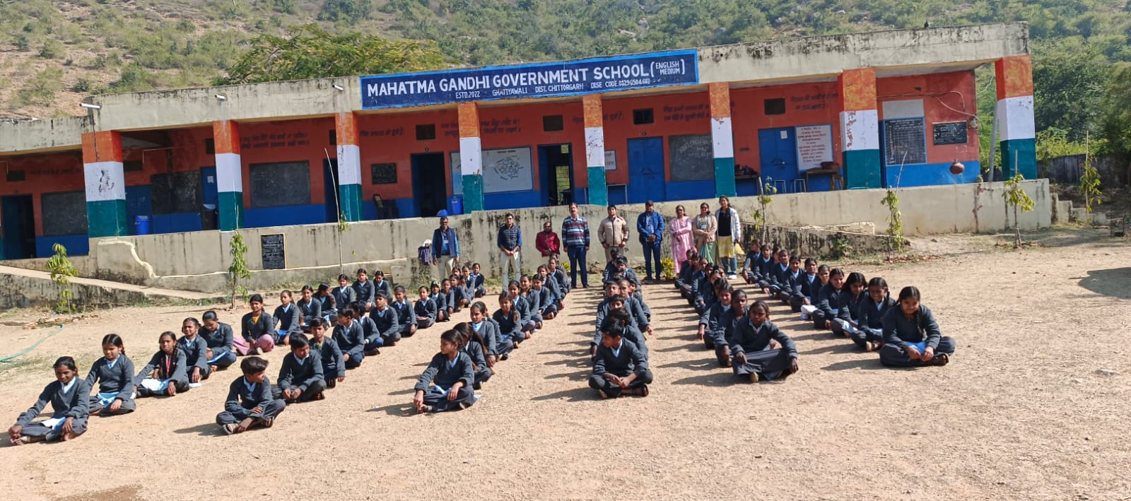 चित्तौड़गढ़ - शिक्षकों ने 80 बच्चों को ऊनी स्वेटर भेटकर मनाया जन्मदिन