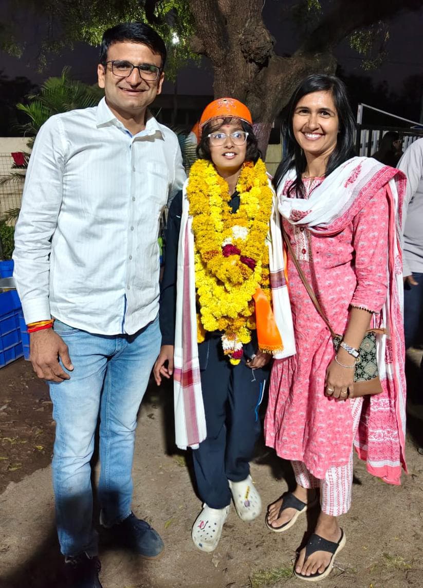 प्रतापगढ़ / छोटीसादड़ी - छोटीसादड़ी की 11 साल की बेटी जिनिशा आंजना ने साउथ अफ्रीका में लहराया तिरंगा