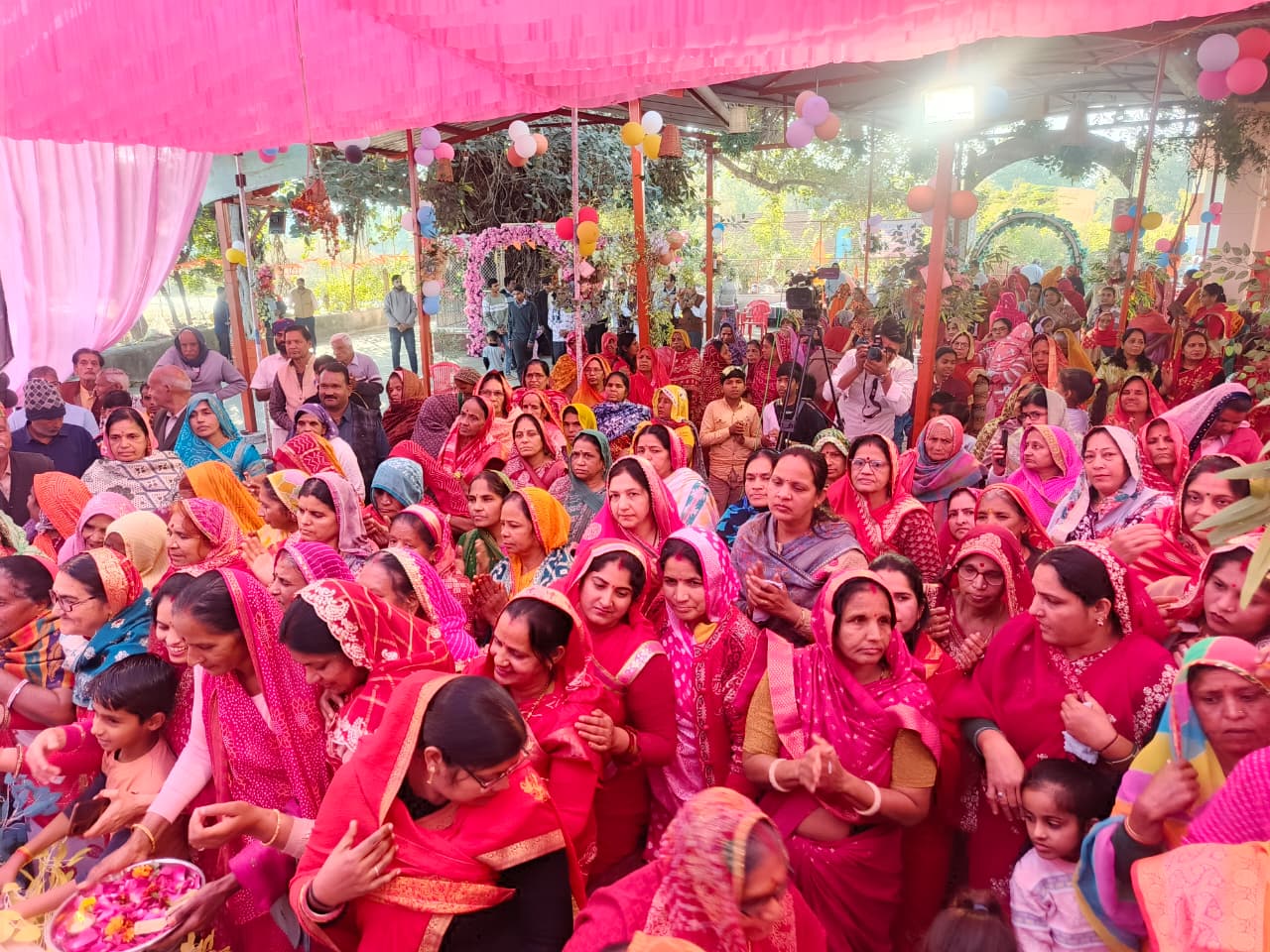 चित्तौड़गढ़ / कपासन - श्रीमद् भागवत कथा में उमड़ रहा महिलाओं का सैलाब