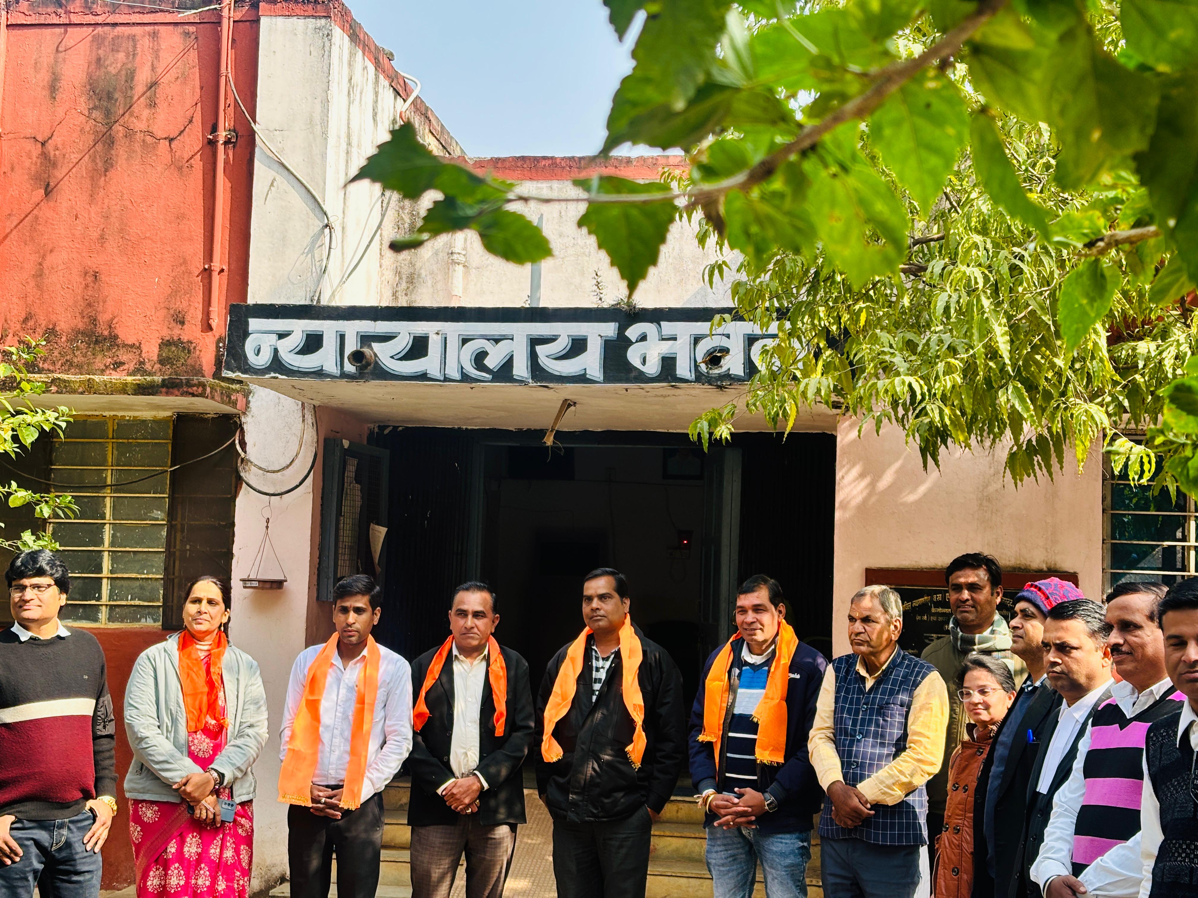 प्रतापगढ़ / छोटीसादड़ी - छोटीसादड़ी में तीन नए न्यायालयों की सौगात, अभिभाषक संघ ने ढोल-नगाड़ों व मिठाई बांटकर मनाया जश्न