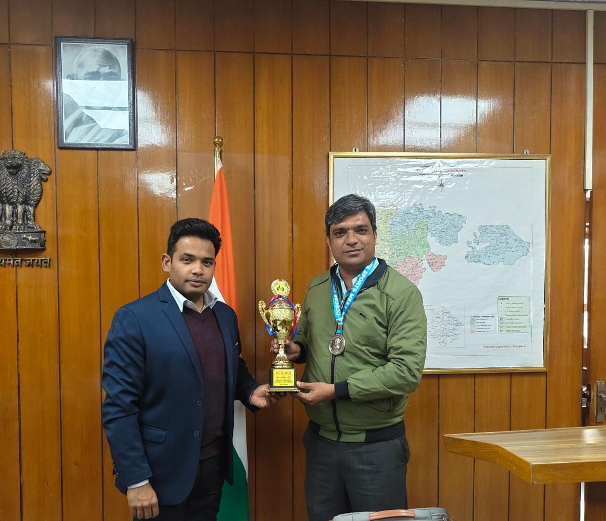 चित्तौड़गढ़ - डॉ अरुण चौधरी ने अखिल भारतीय लॉन टेनिस प्रतियोगिता में जीता सिल्वर मेडल