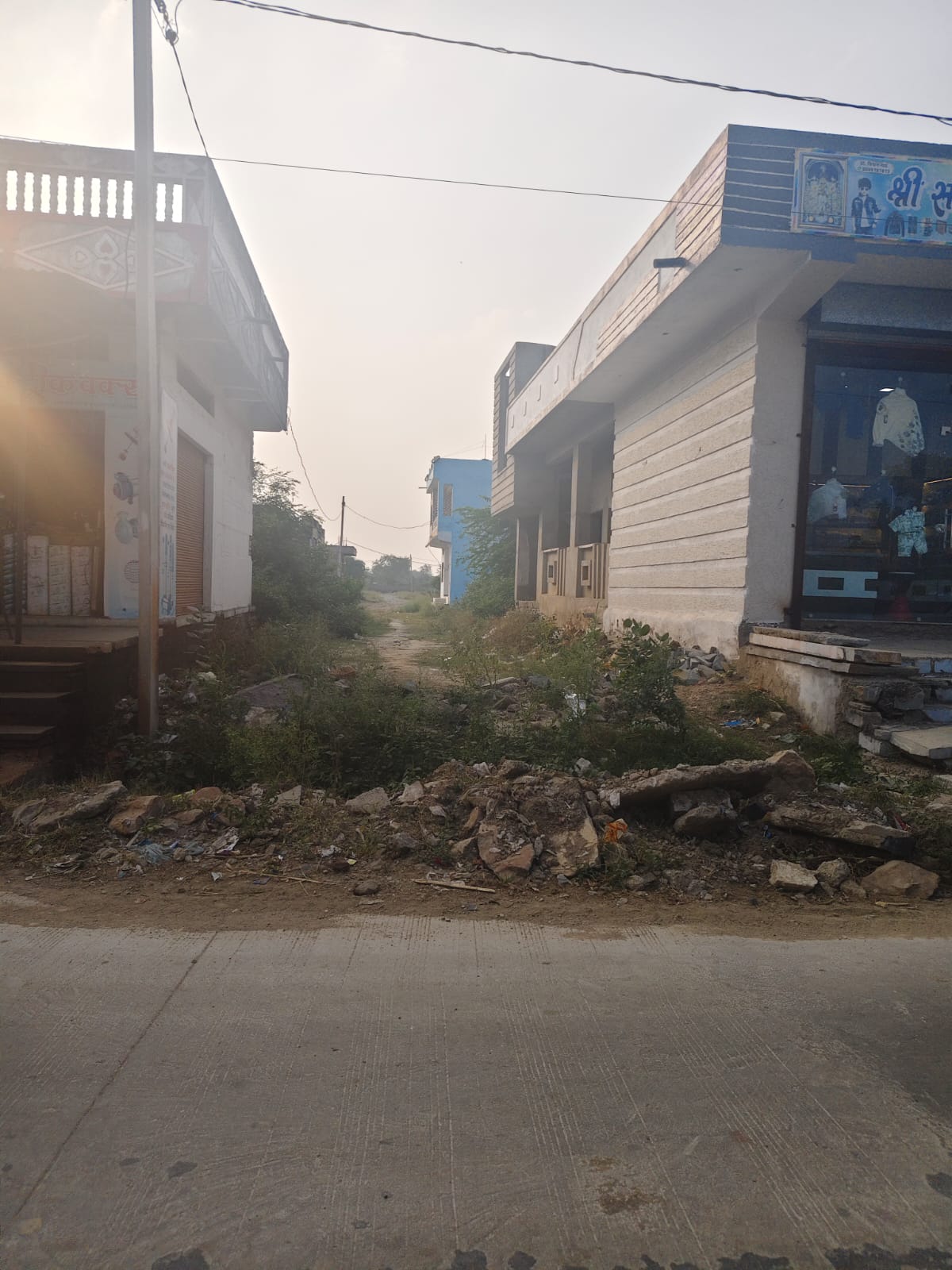 चित्तौड़गढ़ / चिकारड़ा - सड़क निर्माण के साथ गटर नहीं बनने से चिकारड़ा में परेशानी, 8 माह से गलीवासी बेहाल