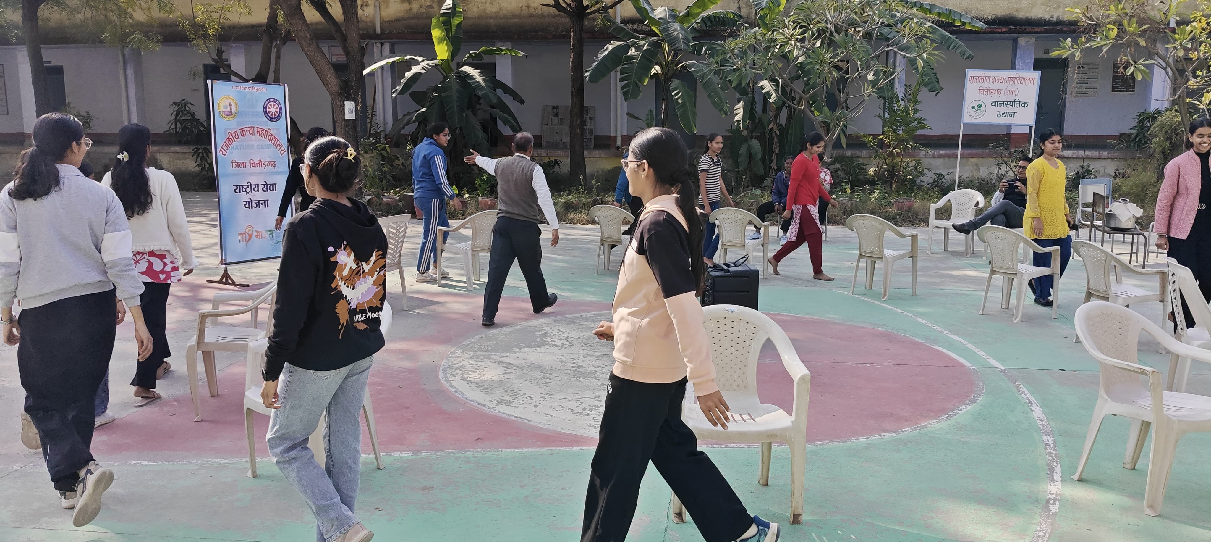 चित्तौड़गढ़ - मकर संक्रांति पर महाविद्यालय में एनएसएस शिविर के दूसरे दिन पारंपरिक खेलों के साथ स्वयं सेवकों ने किया श्रमदान