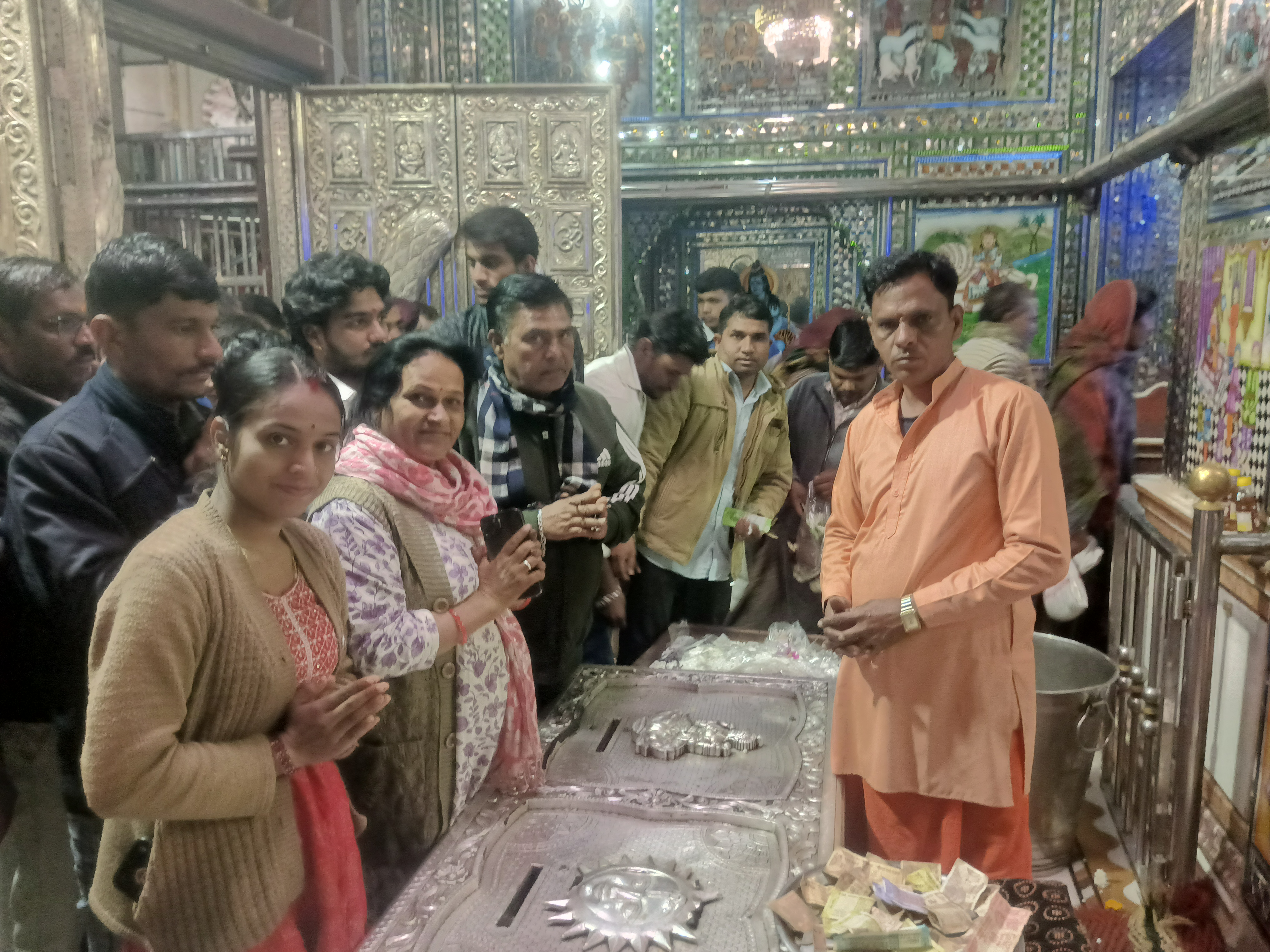 चित्तौड़गढ़ / कपासन - सैकड़ो श्रद्धालुओं ने किए प्रभु श्री शनि देव के दर्शन