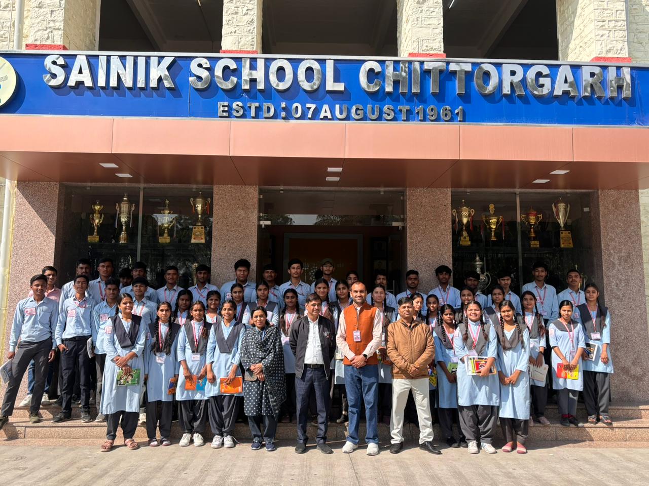 चित्तौड़गढ़ / कपासन - पीएमश्री राजकीय महाराणा उच्च माध्यमिक विद्यालय के विद्यार्थियों ने सैनिक स्कूल का किया शैक्षणिक भ्रमण