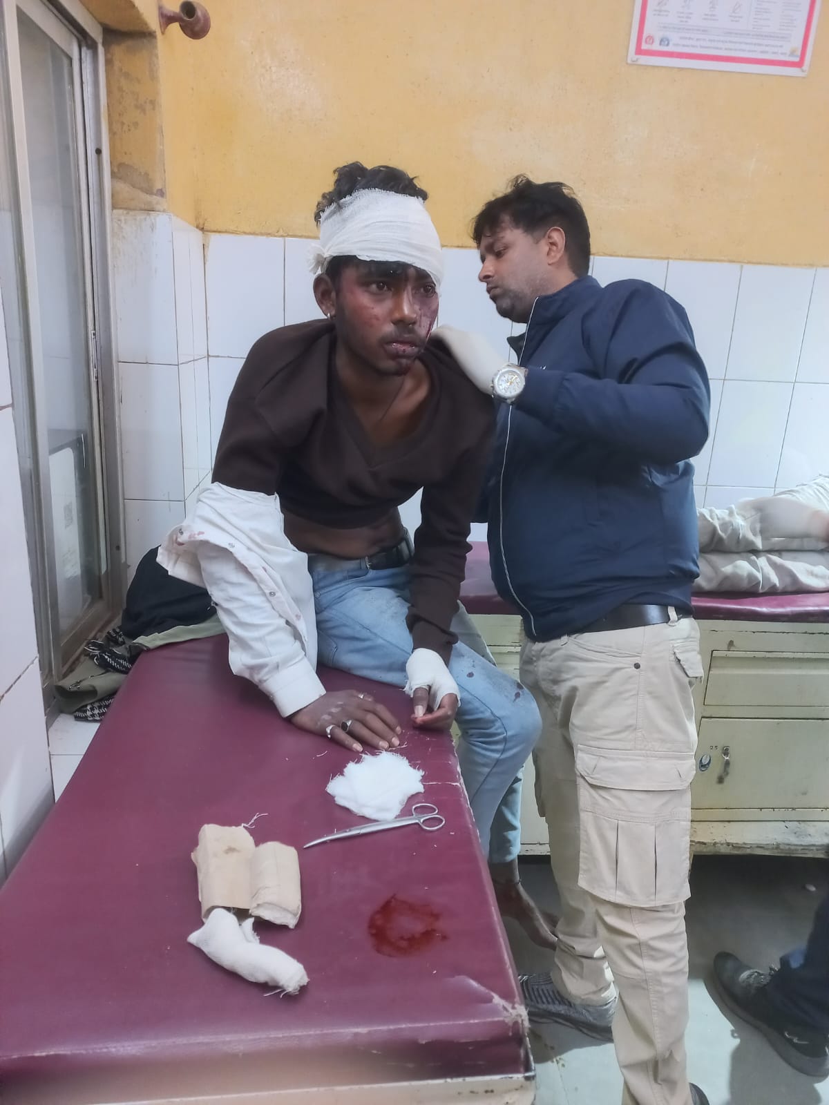 चित्तौड़गढ़ / बस्सी - अज्ञात वाहन की टक्कर से एक की मौत, दो गंभीर घायल