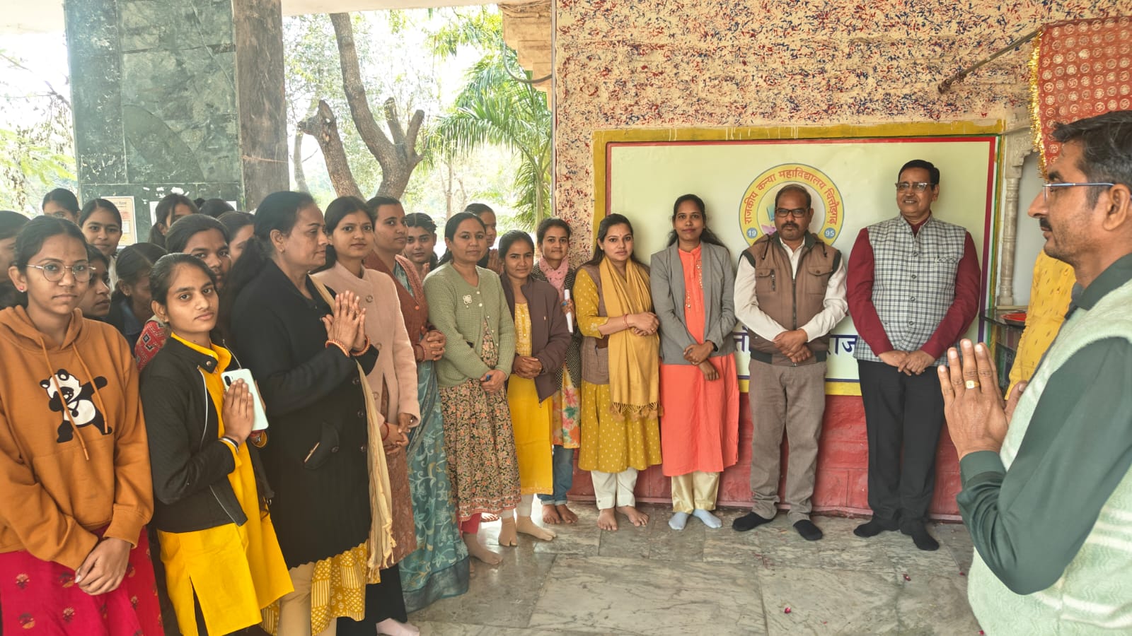 चित्तौड़गढ़ - कन्या महाविद्यालय में बसन्त पंचमी पर्व पर वीणापाणि पूजन एवं राज्य स्तरीय निपुण मेला लाइव स्ट्रीमिंग का हुआ आयोजन