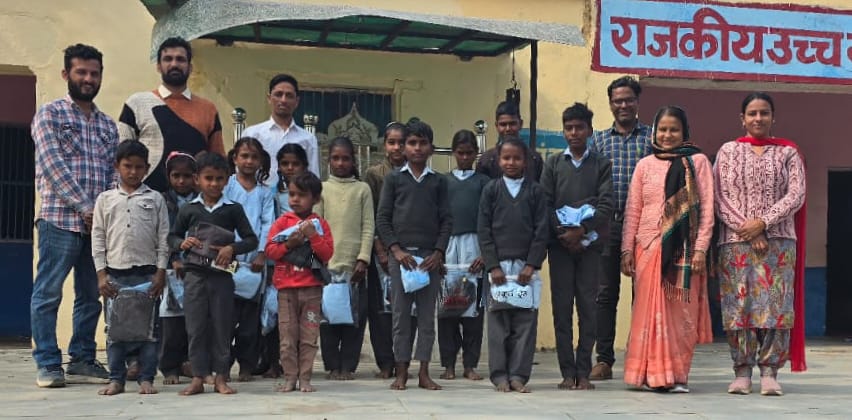 चित्तौड़गढ़ - गणतंत्र दिवस पर बच्चों को पोशाक वितरण