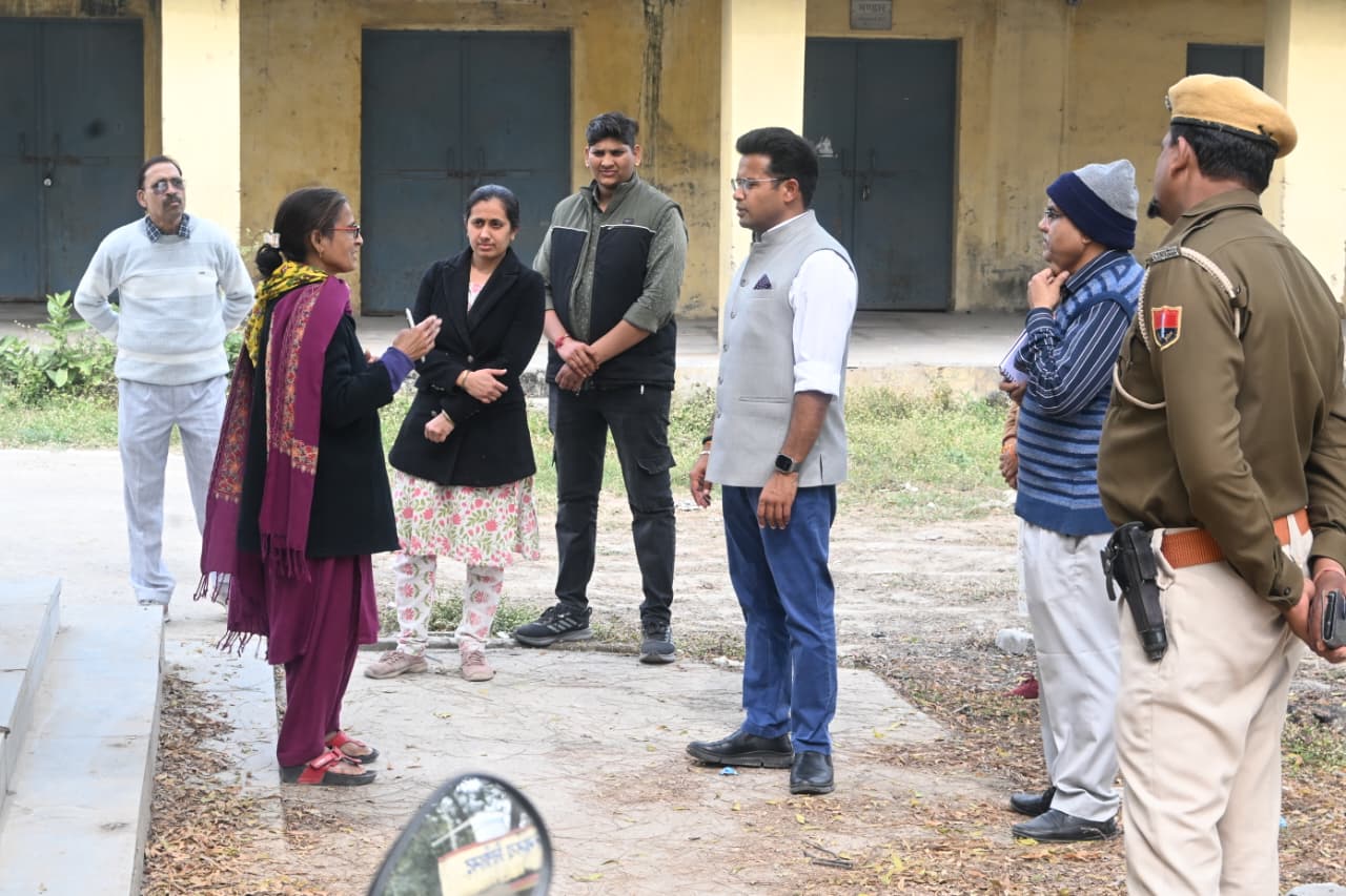 चित्तौड़गढ़ - जिला कलक्टर ने किया जिला पशु चिकित्सालय का औचक निरीक्षण, साफ-सफाई को लेकर जताई नाराजगी