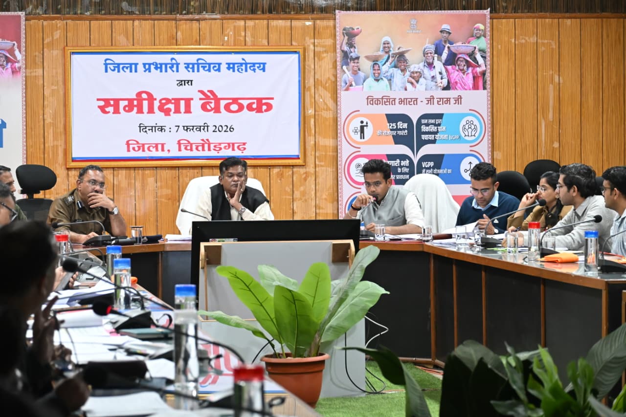 चित्तौड़गढ़ - प्रभारी सचिव ने की बजट घोषणाओं, फ्लैगशिप योजनाओं की समीक्षा
