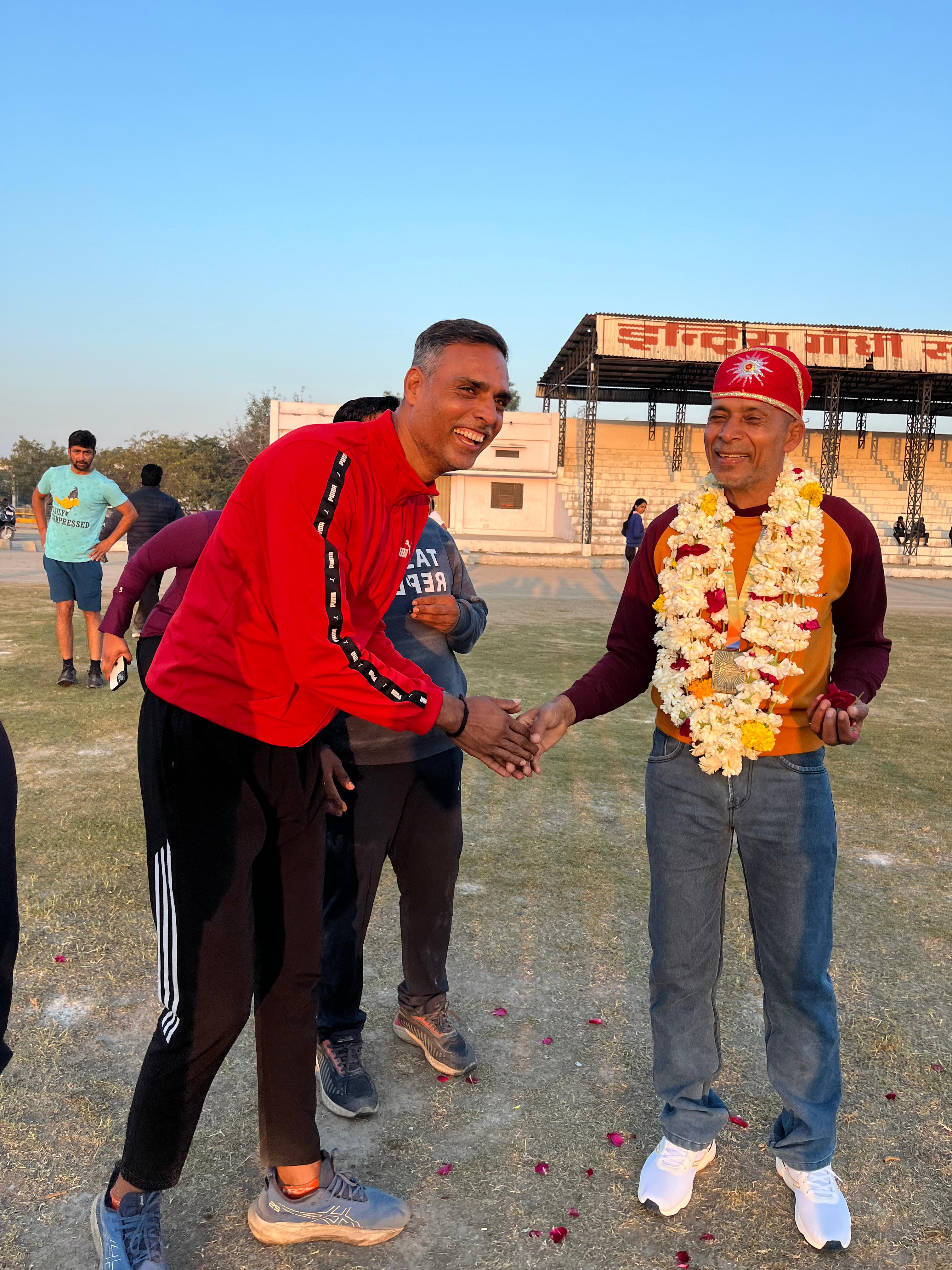 चित्तौड़गढ़ - मैराथन धावक पृथ्वीराज ने किया अपने उस्ताद श्यामदास का सम्मान