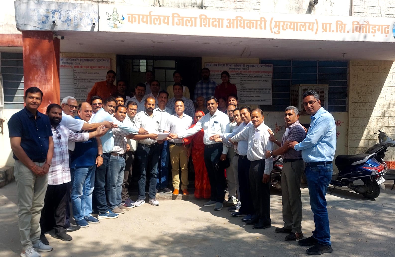 चित्तौड़गढ़ - आरटीई प्रवेश को लेकर लामबंद हुए निजी विद्यालय, प्रशासन मौन, परेशान अभिभावक