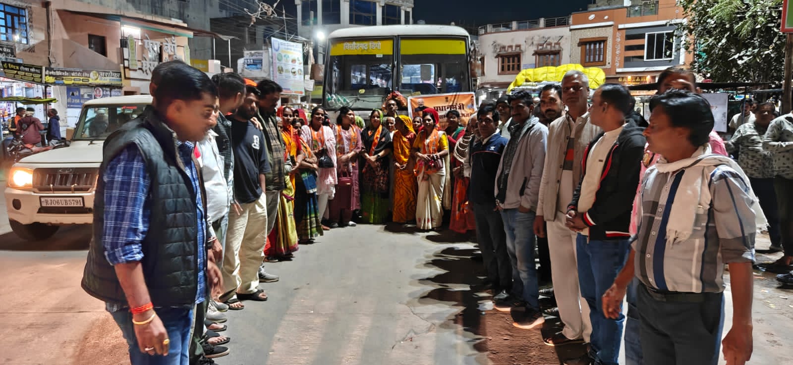 चित्तौड़गढ़ / बेंगू - प्रधानमंत्री मोदी की सभा के लिए रवाना हुए सैंकड़ों भाजपा कार्यकर्ता