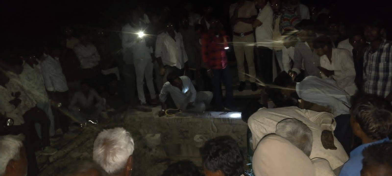 चित्तौड़गढ़ / कपासन - महिला ने ट्रेन के आगे कूद कर दी जान, उसके बच्चों के कुएं में मिले शव