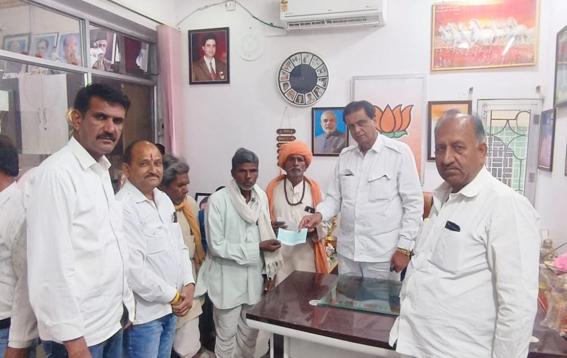 चित्तौड़गढ़ / निम्बाहेड़ा - करंट से बकरियों की मौत के बाद विधायक कृपलानी की अनुशंसा पर पीड़ितों को मिला मुआवजा