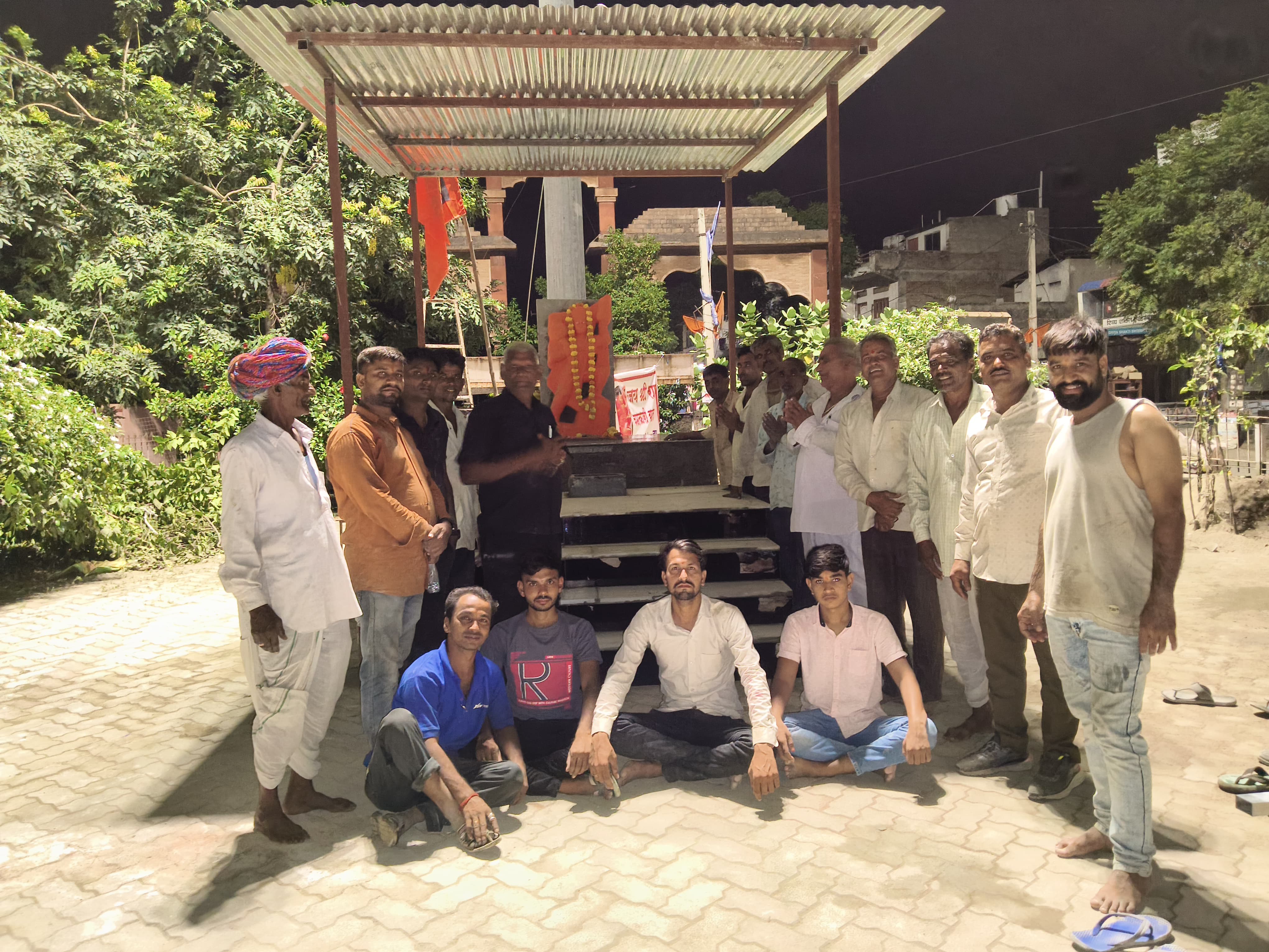 चित्तौड़गढ़ / चिकारड़ा - आदर्श विद्या निकेतन स्कूल खोलने को लेकर बैठक का हुआ आयोजन