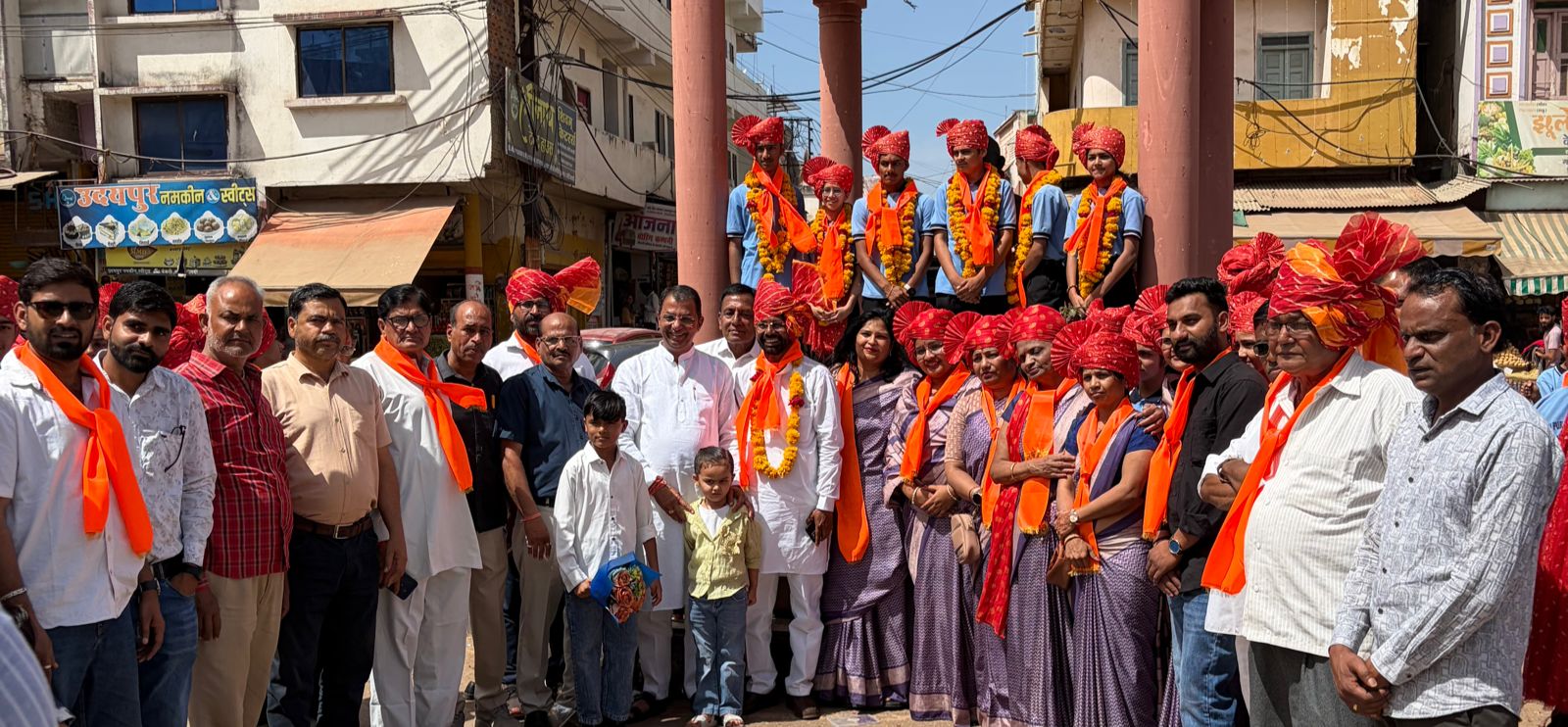 प्रतापगढ़ / छोटीसादड़ी - 10वीं बोर्ड में शानदार रिजल्ट, छात्रों ने निकाला जुलूस; गांधी चौराहे पर आतिशबाजी कर मनाया जश्न