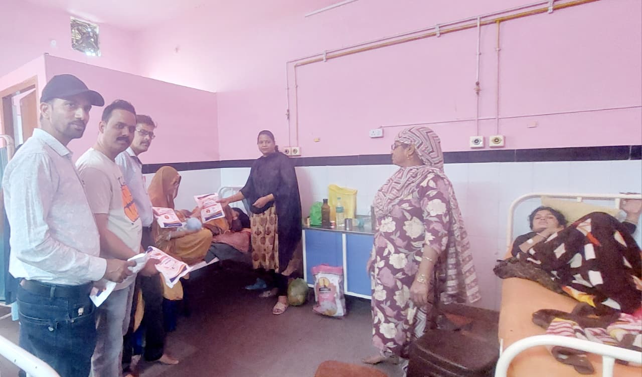 चित्तौड़गढ़ / कपासन - महावीर इंटरनेशनल केन्द्र कपासन द्वारा बेबी किट व सेनेटरी नेपकिन का वितरण