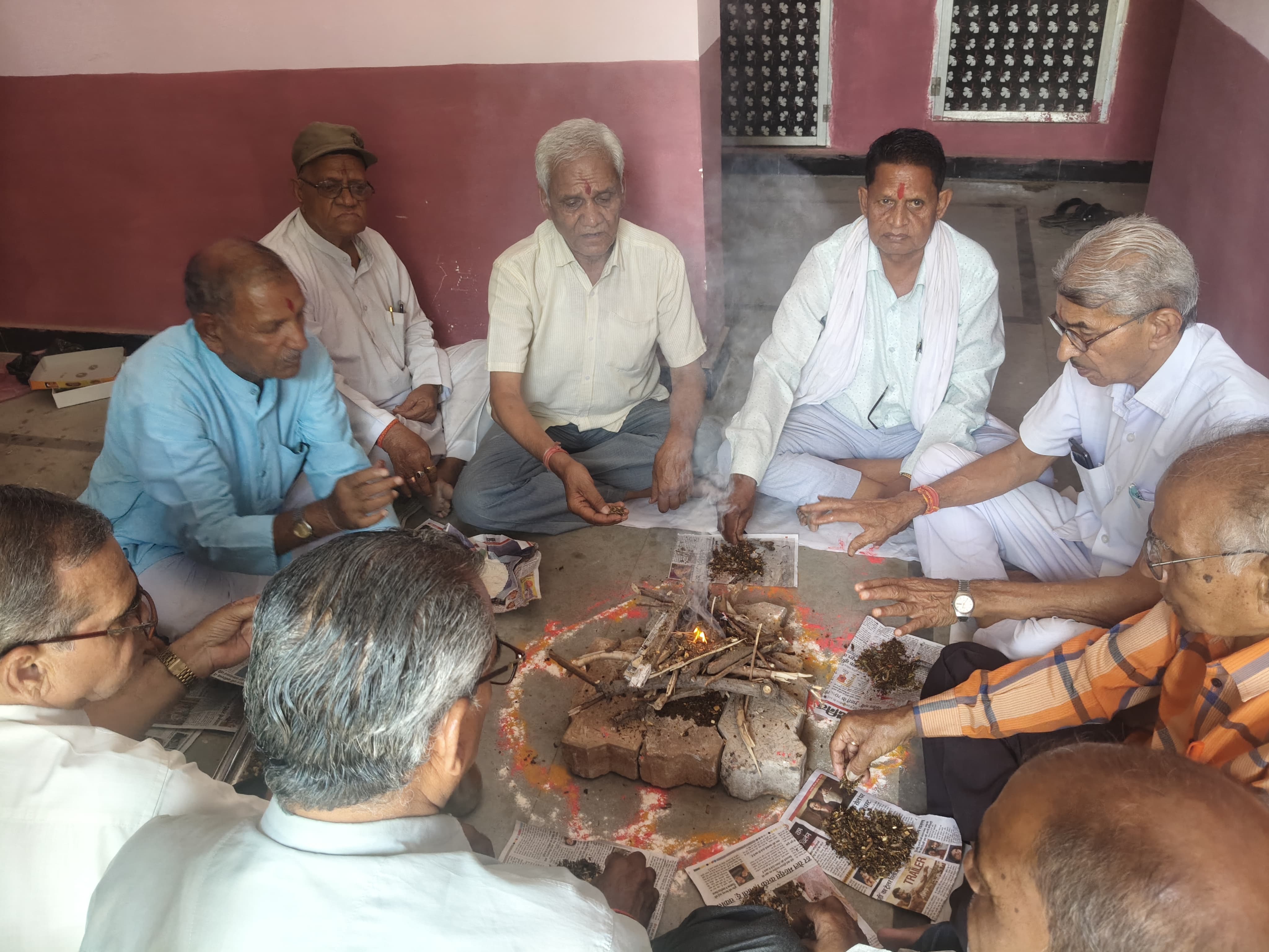 प्रतापगढ़ / छोटीसादड़ी - आरजीएचएस व्यवस्था ठप होने से पेंशनर्स में नाराजगी: छोटीसादड़ी में सद्बुद्धि यज्ञ कर सरकार के खिलाफ प्रदर्शन, आंदोलन की चेतावनी