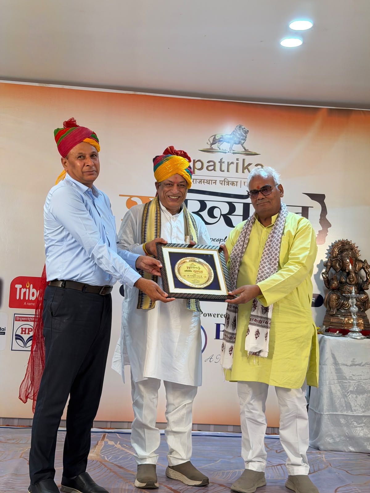 शिक्षा एवं समाजसेवा के क्षेत्र में उत्कृष्ट योगदान पर माधव विश्वविद्यालय के चेयरमैन डॉ राजकुमार हुए सम्मानित